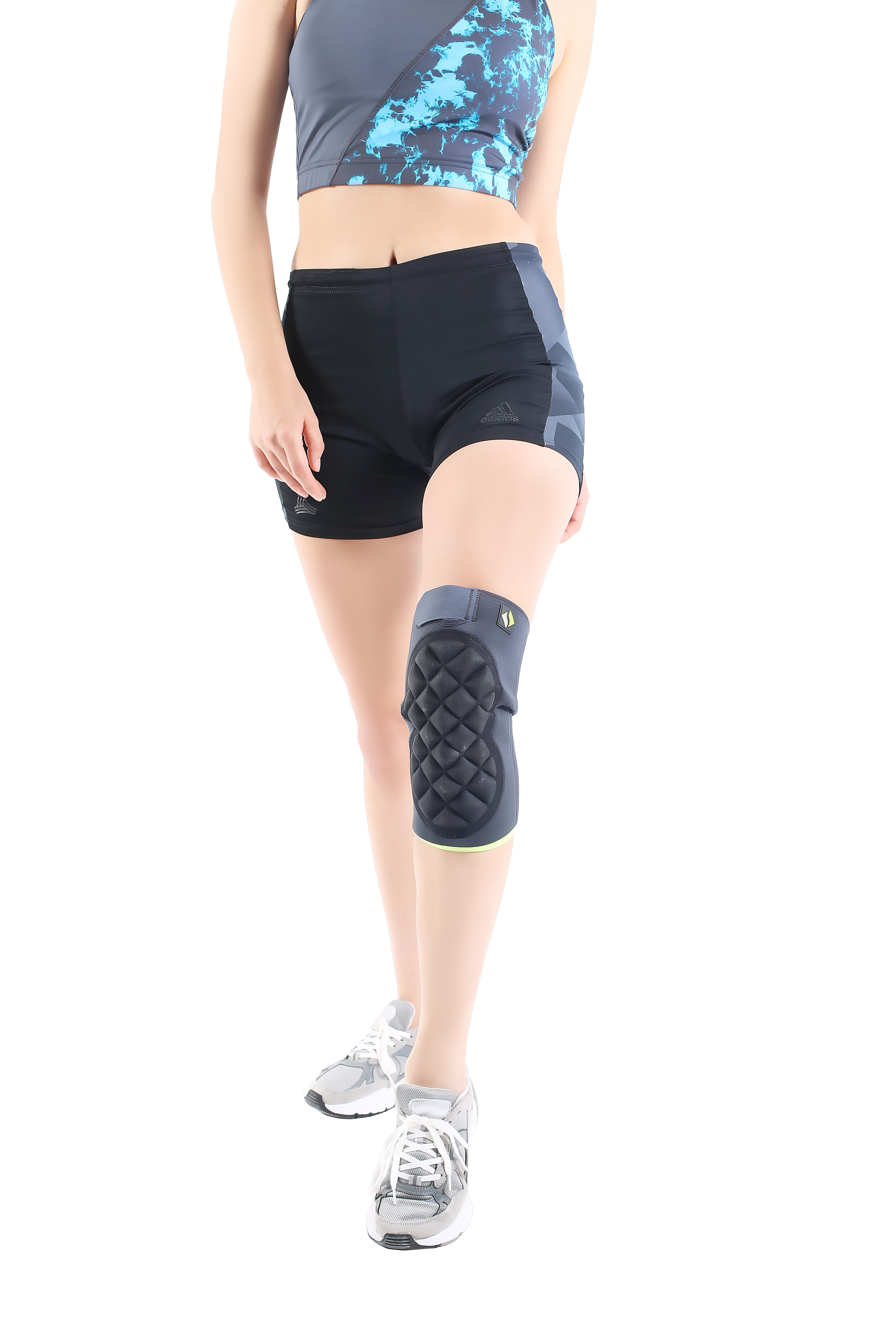 REF 105 Knee brace with protective pad